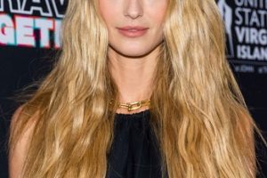 Kate Bock’s Long Beach Waves Hairstyle – 2022 Sports Illustrated Swimsuit Issue Launch Party