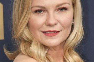 Kirsten Dunst’s Medium Length Curled Hairstyle – 28th Annual Screen Actors Guild Awards