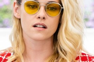 Kristen Stewart – Medium Length Curled Hairstyle – 75th Annual Cannes Film Festival