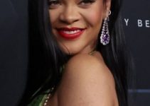 Rihanna – Long Straight Hairstyle – 2022 Fenty Beauty Launch