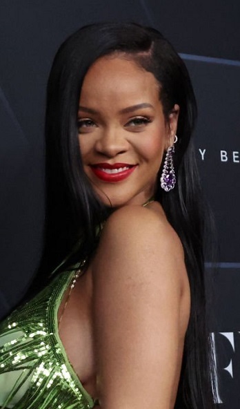 Rihanna's Long Straight Hairstyle - [Hairstylist: Yusef] - 20220211