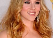 Scarlett Johansson – Classic Boho Waves Hairstyle – 2010 MTV Movie Awards