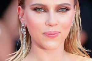 Scarlett Johansson – Shoulder Length Slicked Back Hairstyle – 76th Venice Film Festival