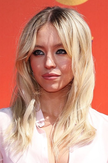 Sydney Sweeney's Long Curled Hairstyle - 20220605