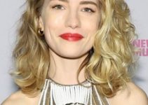 Willa Fitzgerald’s Medium Length Curled Hairstyle – New Museum Spring Gala 2022