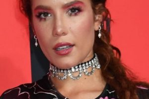 Halsey – Long Curly Red Ponytail – MTV EMAs 2019