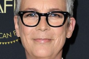 Jamie Lee Curtis – Short Gray Haircut with Glasses – 20th Annual AFI Awards