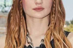 Joey King – Youthful Long Braided Hairstyle Looking Dope – 2022 “Bullet Train” Germany Photocall