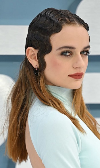 Joey King's Long Finger Curl Hairstyle Vibes with Fans - 2022 