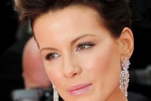 Kate Beckinsale’s Textured Updo Great Choice for Opening Night – 63rd Annual International Cannes Film Festival