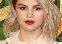 Selena Gomez – Shoulder Length Blonde Beach Waves Hairstyle – Fashion Awards 2017