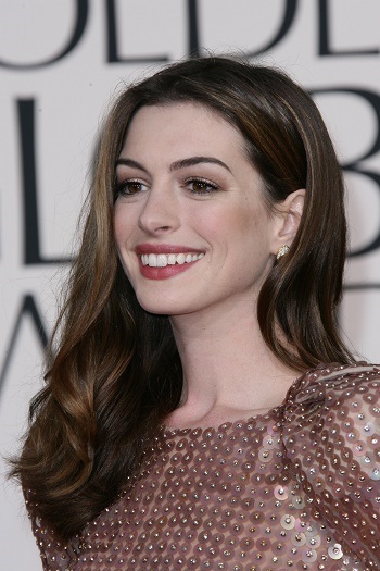 Anne Hathaway's Long Curled Hairstyle - [Hairstylist: Adir Abergel] - 20110116