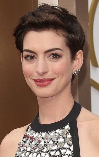 Anne Hathaway's Short Layered Haircut - [Hairstylist: Adir Abergel] - 20140302