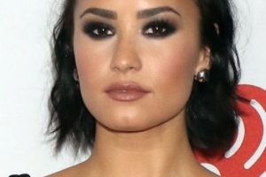 Fans Less Than Enthusiastic About Demi Lovato’s Adorable Bantu Knots