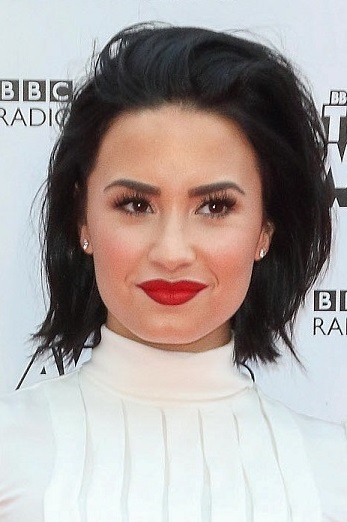 Demi Lovato's Brushed Back Bob - [Hairstylist: Jill Powell] - 20151108