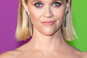 Reese Witherspoon’s Shoulder Length Straight Haircut a Hit with Fans