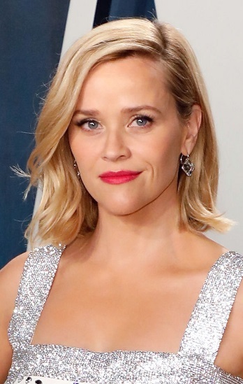 Reese Witherspoon's Medium Length Curled Hairstyle - [Hairstylist: Lona Vigi] - 20220209