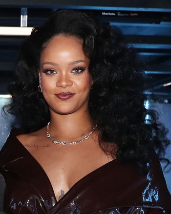 Rihanna's Long Curly Hairstyle - [Hairstylist: Yusef] - 20180128