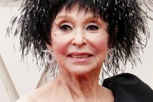 Rita Moreno’s Feather Hat Dazzled – 2022 Academy Awards