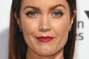 Bellamy Young’s Long Straight Hairstyle – Elton John AIDS Foundation’s 23rd annual Academy Awards Viewing Party