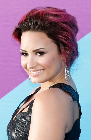 Demi Lovato's Pink Updo - [Hairstylist: Jill Powell] - 20140227
