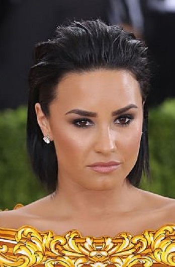 Demi Lovato's Slicked Back Long Bob - [Hairstylist: Clyde Haygood] - 20160502