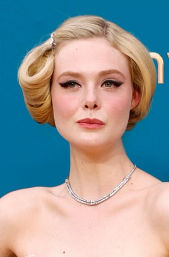 Elle Fanning's '50s-Inspired Vintage Hairstyle 2022 - [Hairstylist: Jenda] - 20220912