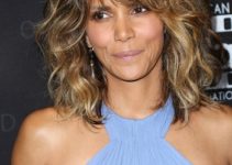 Halle Berry – ’70s-Inspired Beach Waves Hairstyle – Spectre: The Black Women of Bond Tribute