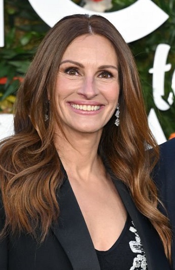 Julia Roberts' Long Curled Hairstyle - [Hairstylist: Serge Normant] - 20220905