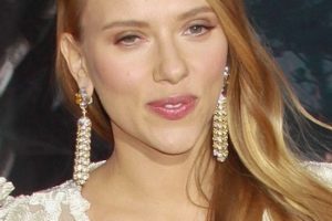 Scarlett Johansson – Long Curled Hairstyle – “Captain America: The Winter Soldier” Los Angeles Premiere