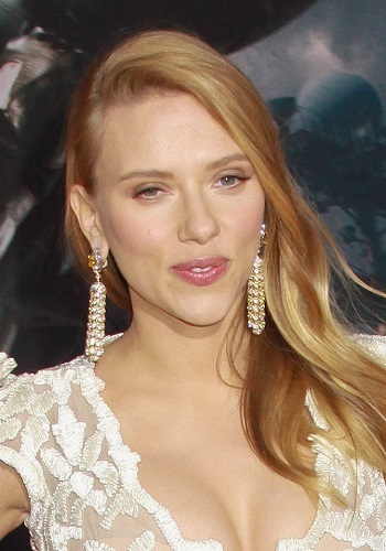 Scarlett Johansson's Long Curled Hairstyle - [Hairstylist: Davy Newkirk] - 20140313