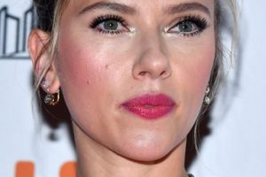 Scarlett Johansson – Simple Updo – 2019 Toronto International Film Festival