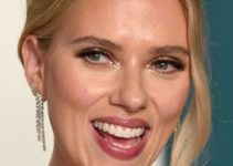Scarlett Johansson – Formal Updo – 2020 Vanity Fair Oscar Party