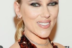 Scarlett Johansson – Sleek Low Ponytail – 44th Kennedy Center Honors