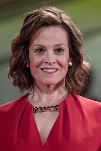 Sigourney Weaver's Shoulder Length Beach Waves Hairstyle - [Hairstylist: Rebekah Forecast] - 20220903