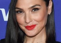 Gal Gadot – Shoulder Length Straight Hairstyle – D23 Expo 2022