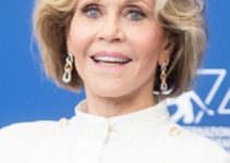 Jane Fonda – Medium Length Curled Hairstyle – 74th Venice Film Festival