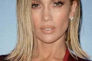 Jennifer Lopez – Shoulder Length Straight Hairstyle – 2019 Toronto International Film Festival