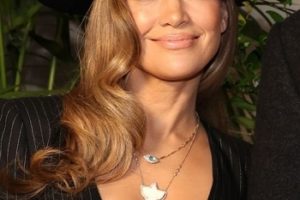 Jennifer Lopez – Long Curled Hairstyle/Hat (2022) – Ralph Lauren SS23 Runway Show