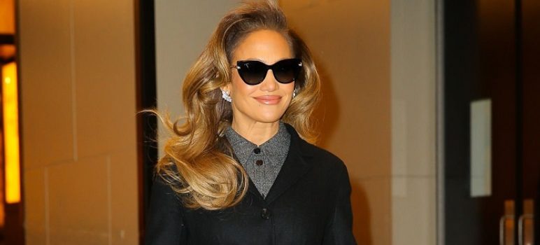 Jennifer Lopez Hairstyles & Haircuts ***** 29 Most Popular Looks – Now & Then