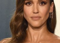 Jessica Alba – Long Curled Side  Sweeping Hairstyle – 2020 Vanity Fair Oscar Party