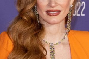 Jessica Chastain – Long Glam Waves Hairstyle (2022) – 66th BFI London Film Festival