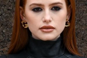 Madelaine Petsch – Long Straight Hairstyle – 2022 Paris Fashion Week – Givenchy Show