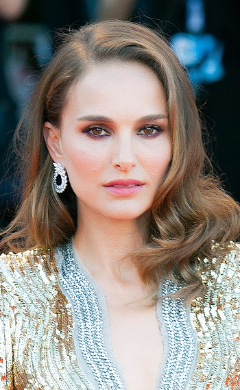 Natalie Portman - Long Curled Hairstyle - 20180904