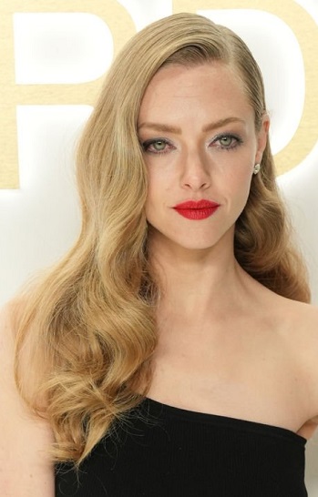 Amanda Seyfried - Long Curled Hairstyle (2022) - [Hairstylist: Renato Campora] - 20221107
