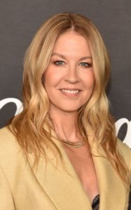 Jenna Elfman - Casual Stretched Out Soft Waves Hairstyle - [Hairstylist: Matthew Collins] - 20221120