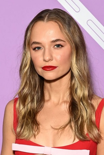 Madison Iseman - Long Curled Hairstyle - [Hairstylist: Anthony Campbell] - 20220810