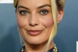 Margot Robbie – Formal Updo – 26th Annual Screen Actors Guild Awards