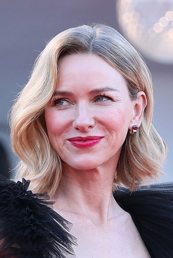 Naomi Watts - Medium Length Curled Hairstyle - [Hairstylist: Peter Lux] - 20180908