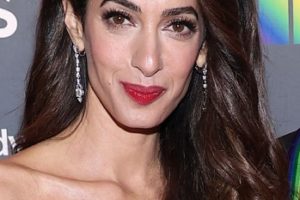 Amal Clooney – Long Curled Hairstyle (2022) – 45th Kennedy Center Honors Ceremony